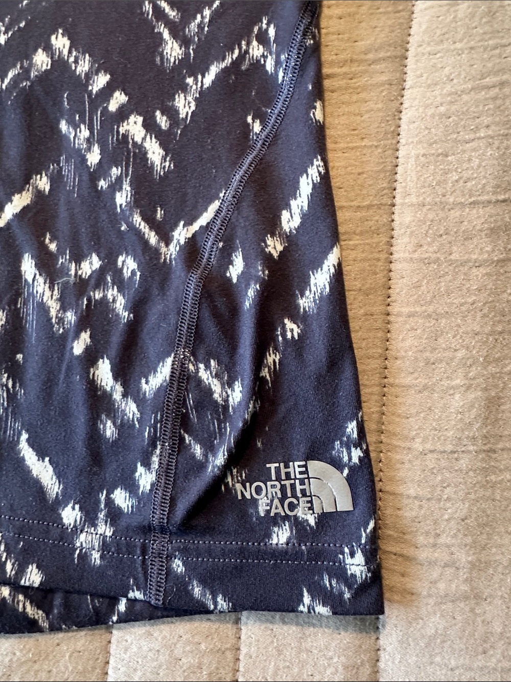 The North Face Navy and White Chevron Print Racerback Tank, sz L - Picture 5 of 10
